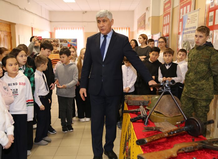 Уроки мужества и патриотические выставки прошли в СОШ № 27 г.Астрахани
